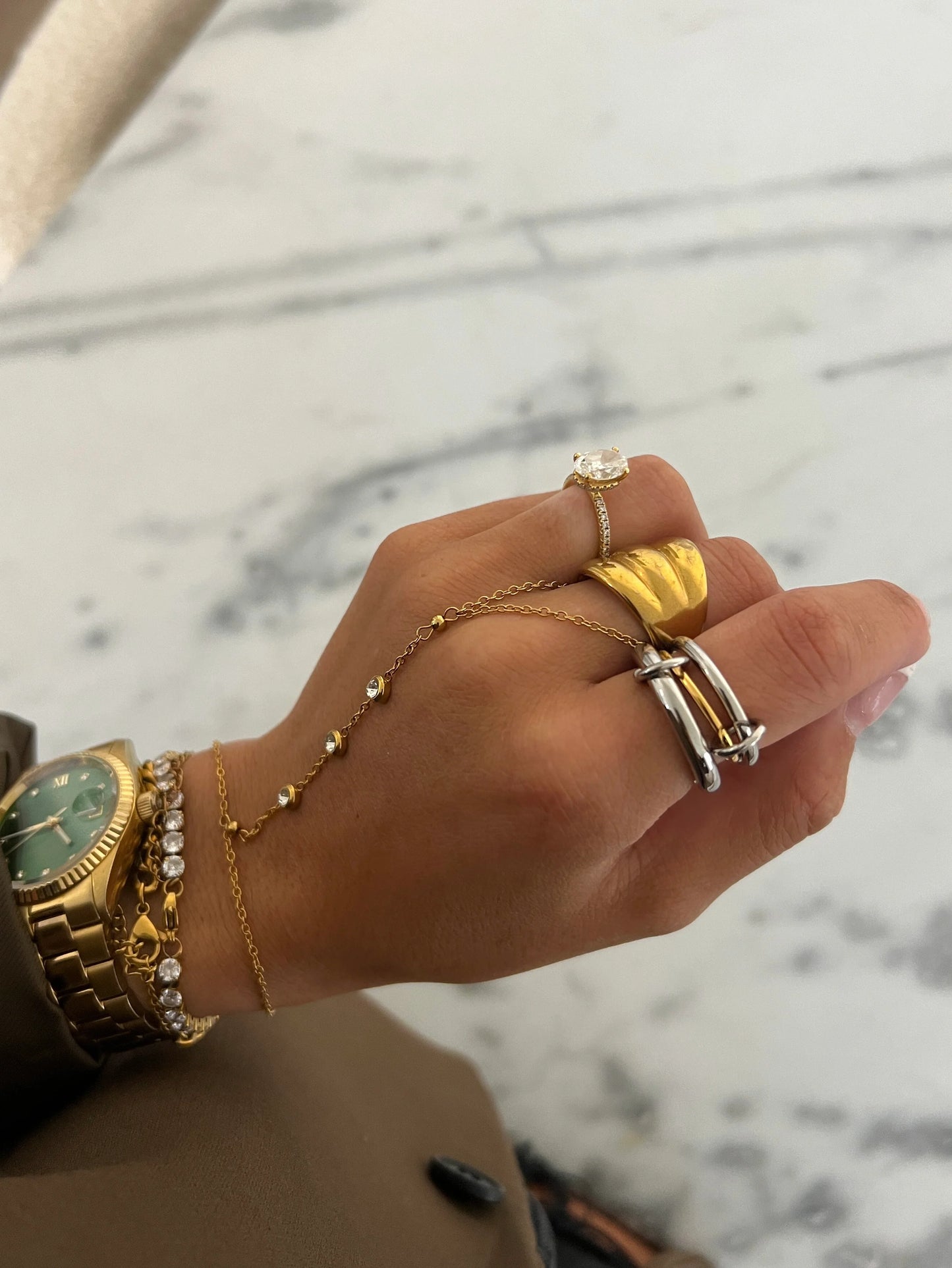 The Ava Knot Ring