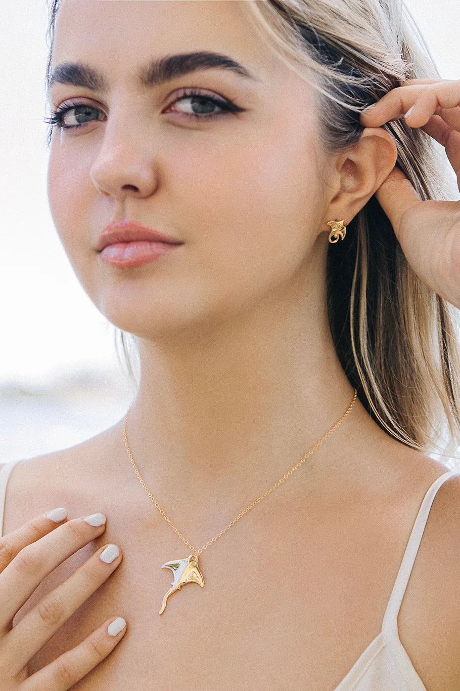 Manta Ray Pendant Necklace