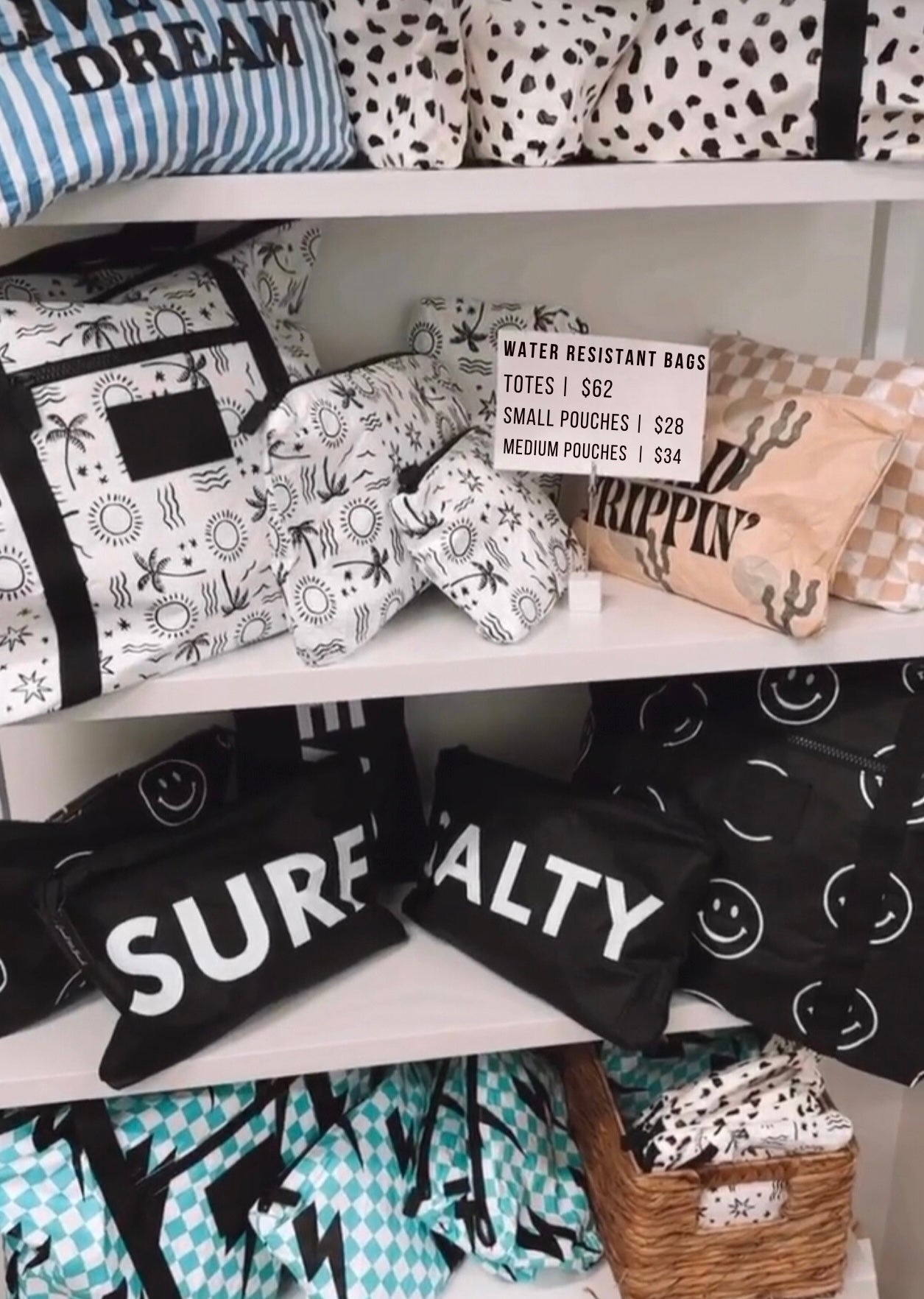 Salty Medium Splash Proof Pouch