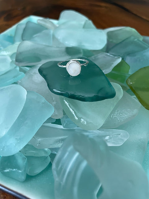 Mini Cat Eye Shell Ring