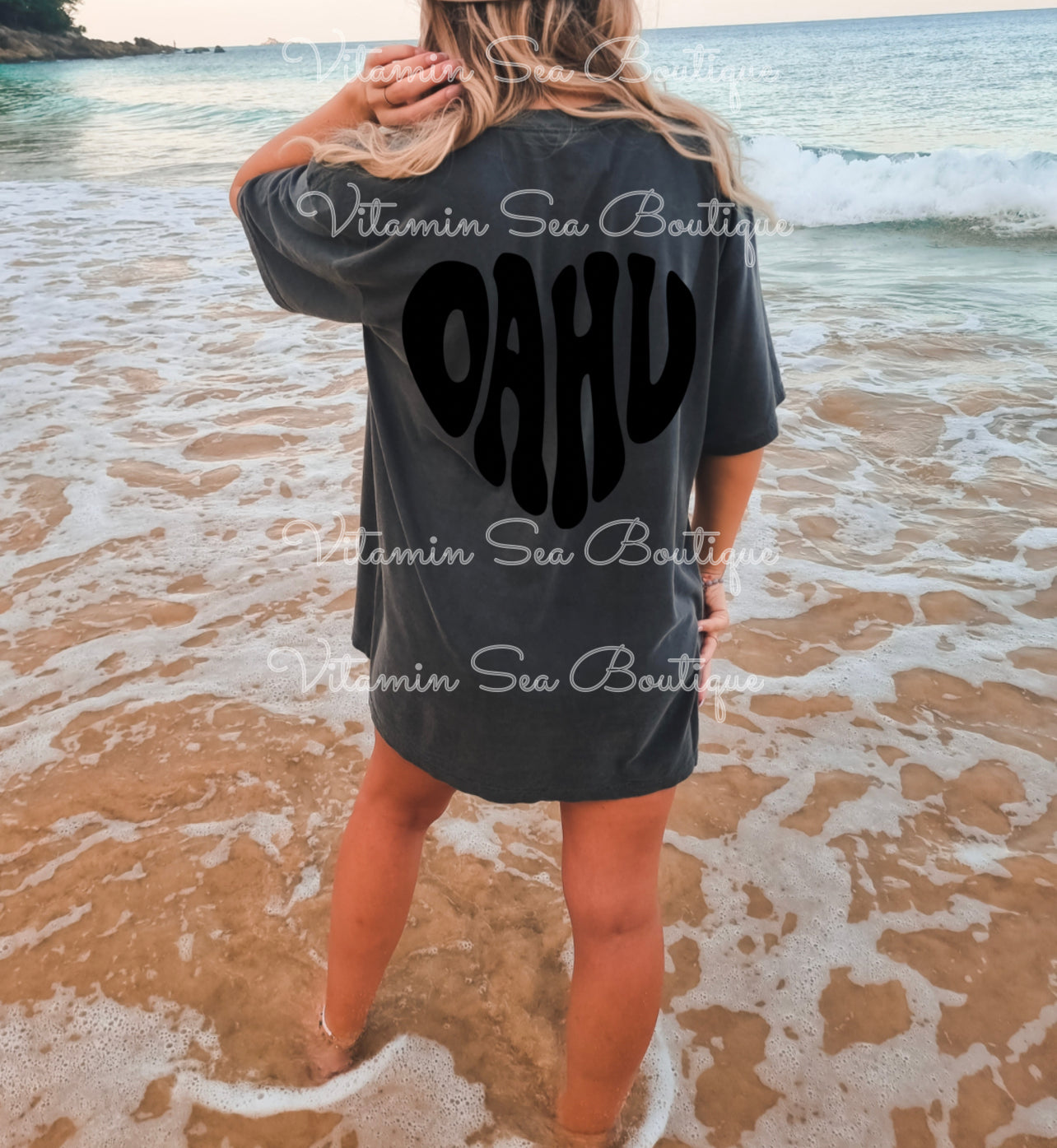 Oahu Heart Charcoal / Black Tee