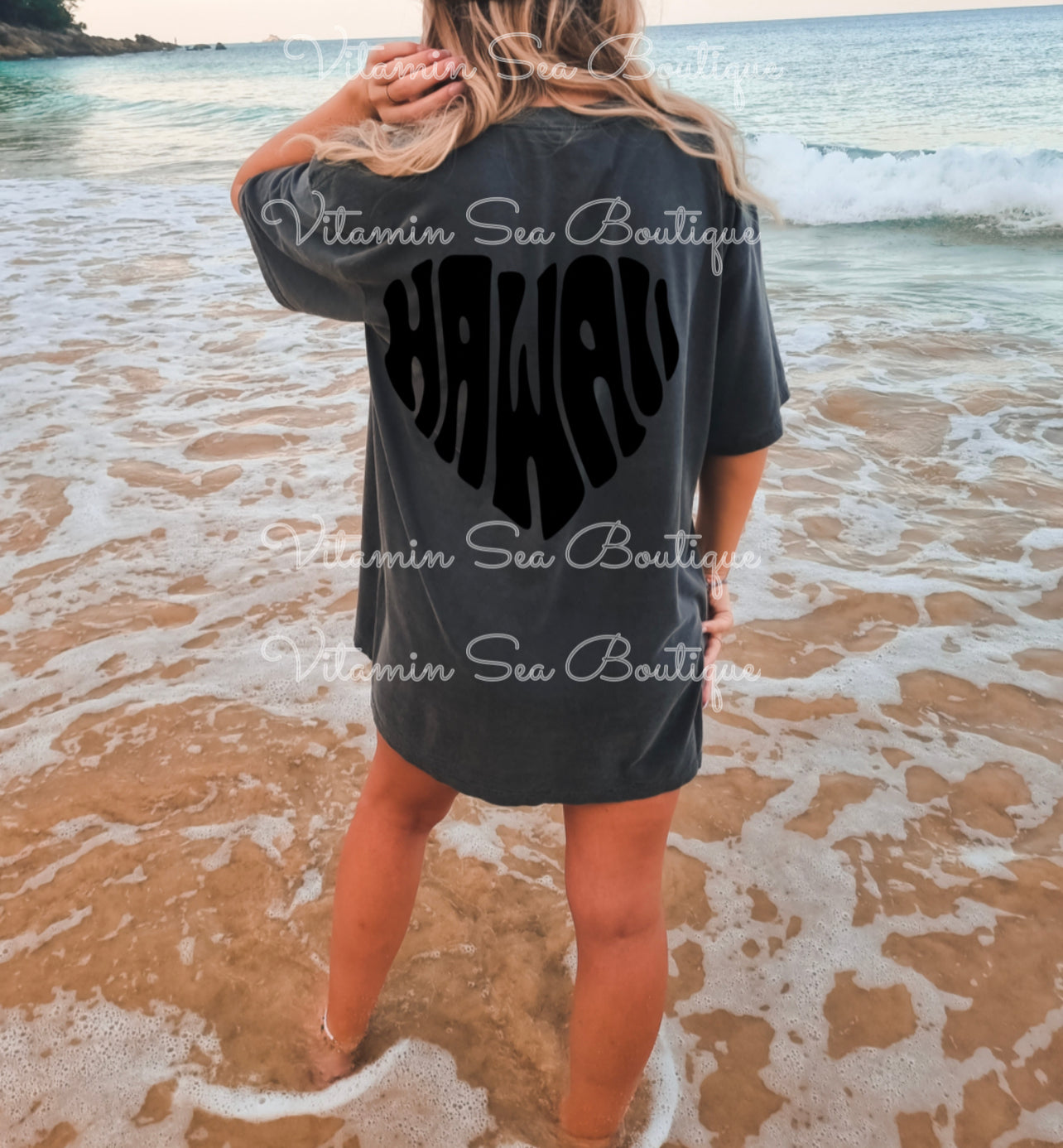 Hawaii Heart Charcoal / Black Tee