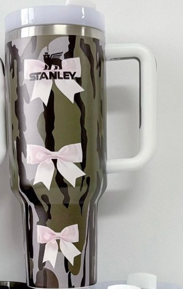 40oz Camo Queen Bows Tumbler