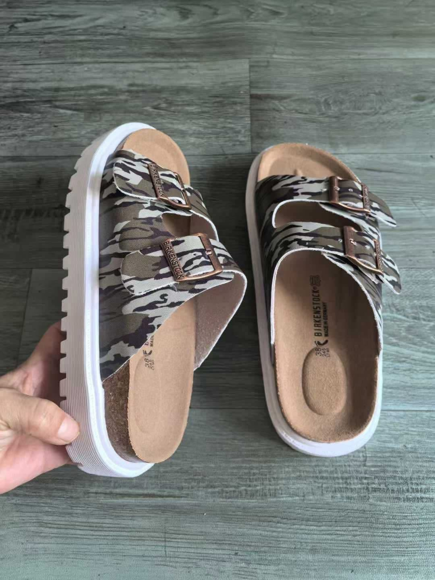 PREORDER Camo Platform Slides