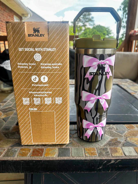30oz Camo Queen Bows Flip Straw Tumbler
