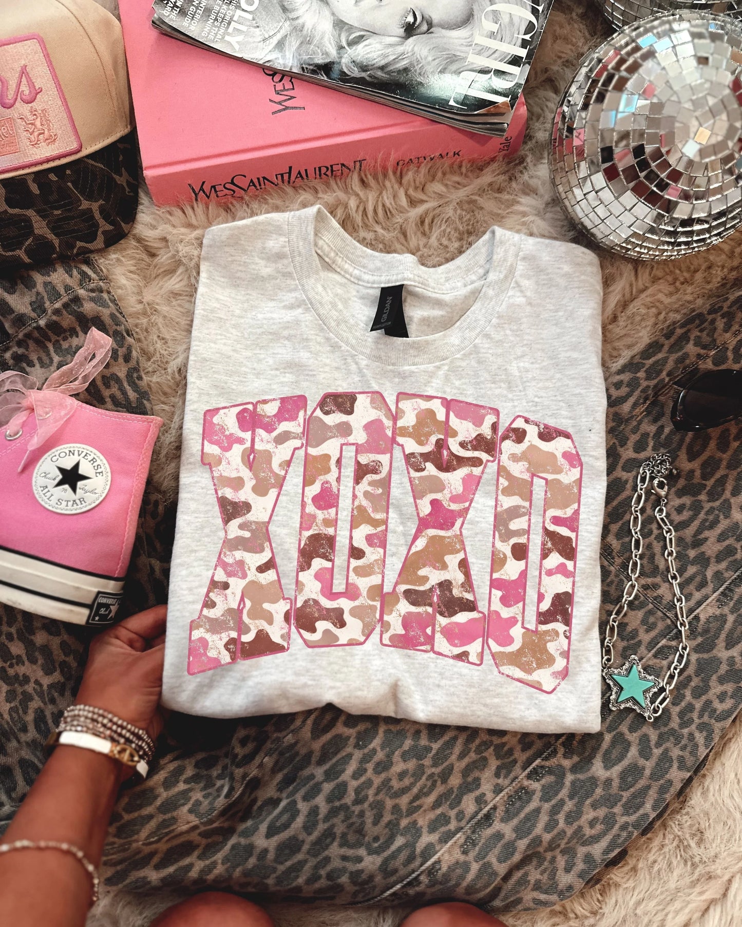 Pink Duck Camo XOXO Distressed Tee/Sweatshirt