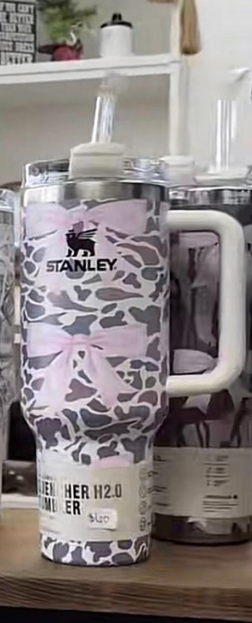 40oz Light Duck Camo Bows Tumbler