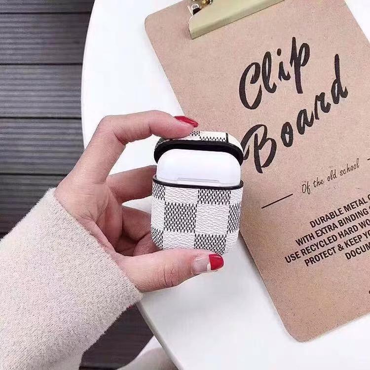 Jetsetter Collection Checkered Airpods Case